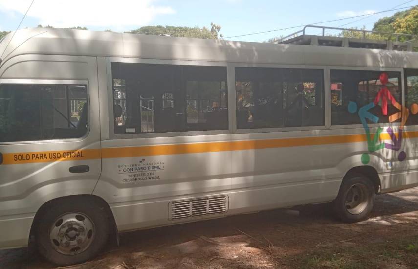 Hurtan bus de oficina del MIDES en Coclé