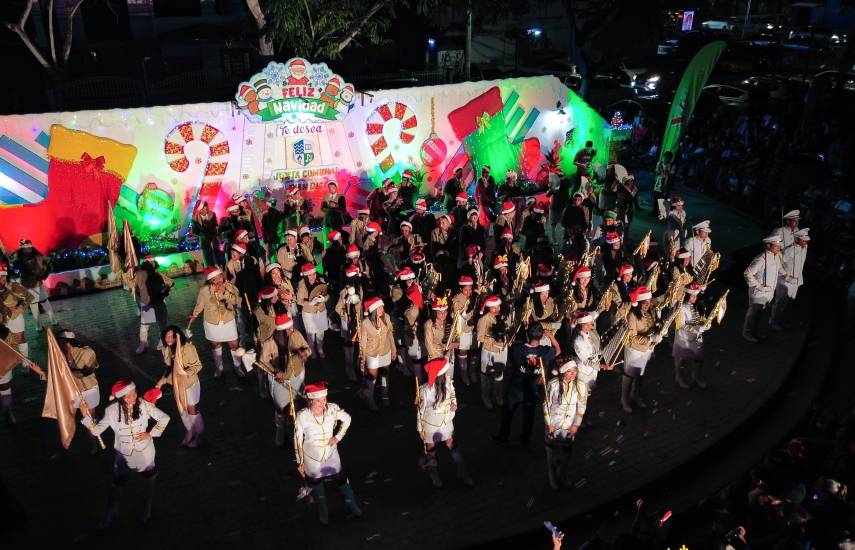 Supermercados Xtra enciende el espíritu navideño en el Parque Heliodoro Patiño en Juan Díaz