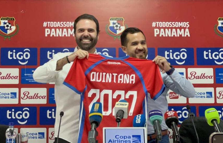 Cortesía | ,Miguel Zúñiga, Secretario General de FEPAFUT (i), e Ignacio ‘Nacho’ Quintana, seleccionador de fútbol femenino de Panamá, durante conferencia de prensa ayer en su anuncio de renovación.