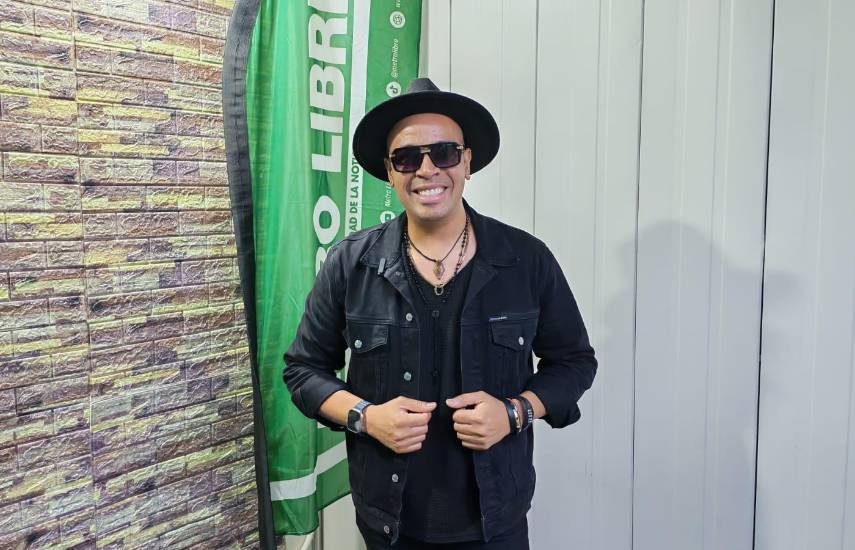 Fusiona literatura y tecnología en su libro