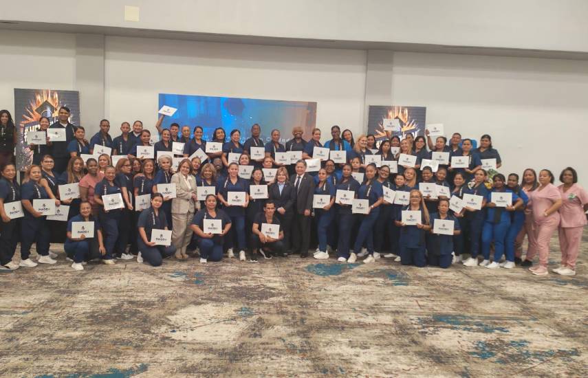 INADEH gradúa a 97 profesionales en Cuidado de Personas Mayores, fortaleciendo la atención