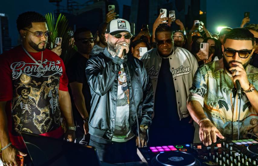 Alex Sensation sacude la ciudad junto a leyendas