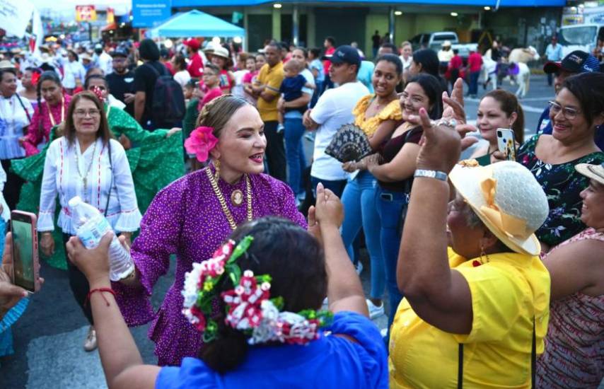 Vivian Fernández de Torrijos consulta creación de museos de la Pollera y del Carnaval