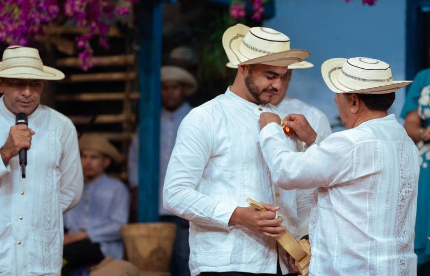 Meduca | El Ministerio de Educación entregó la medalla de oro del Concurso Rogelio “Gelo” Córdoba al tableño Sebastián Batista.