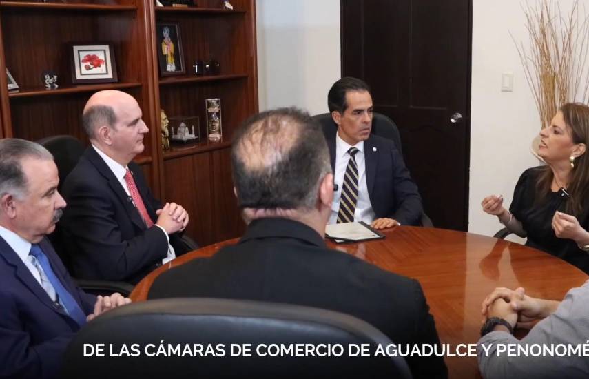 ML | Autoridades durante la reunión.