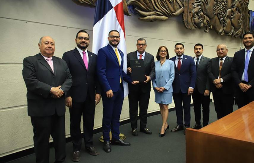 Aprueban en tercer debate proyecto que amplía horarios de atención en centros de salud