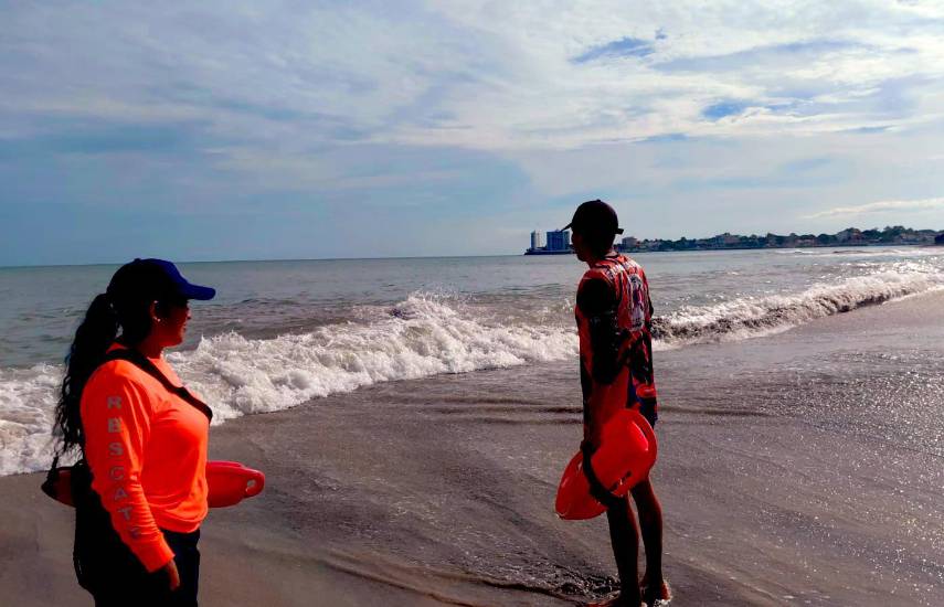 ML | Fuertes oleajes.