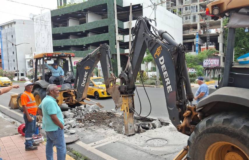 Reemplazan válvulas deterioradas en la red de agua potable en Calidonia y Betania
