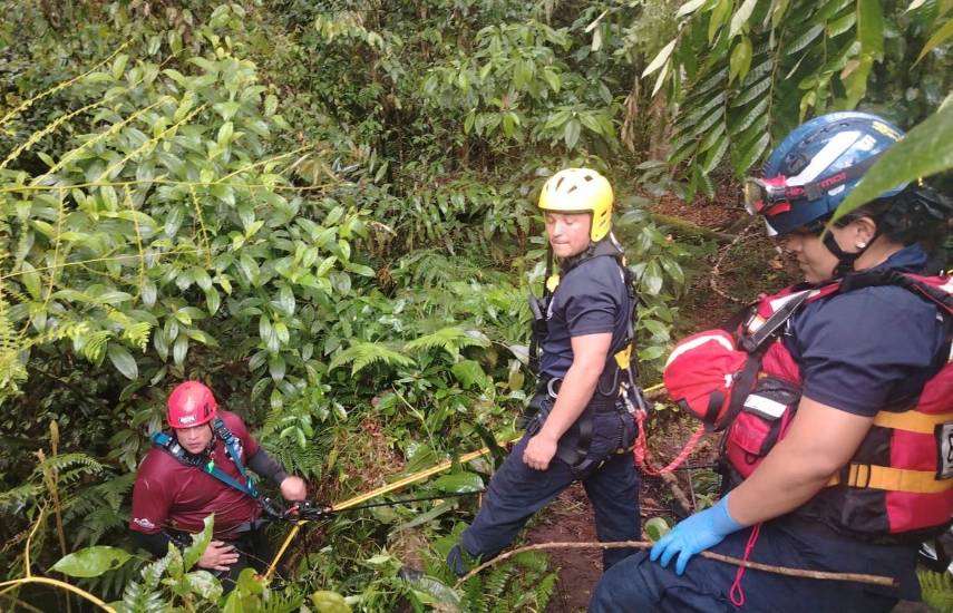 Bomberos mantienen búsqueda de un hombre desaparecido en Bugaba