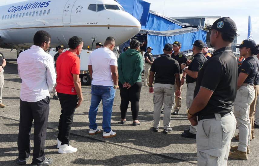 Panamá expulsa y deporta a 108 colombianos