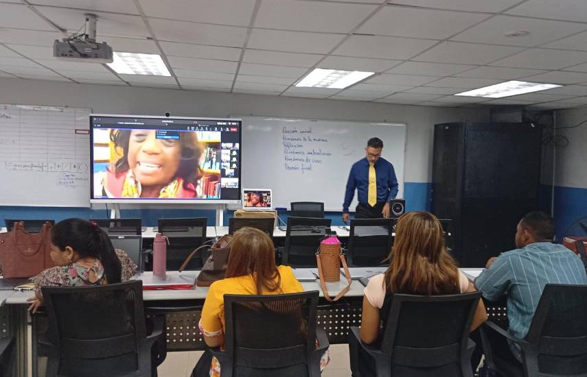 Más de 40 mil docentes participan en las capacitaciones de verano