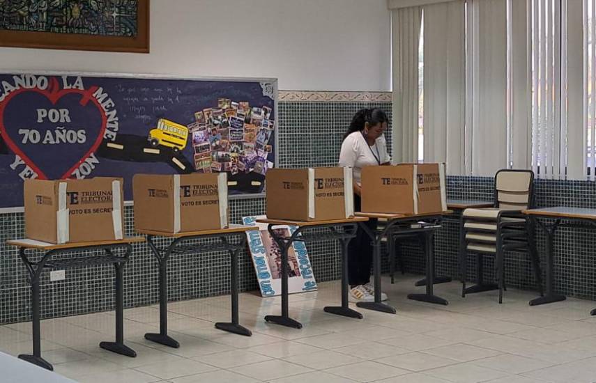 Y.ORTIZ | Mamparas donde los electores marcarán las casillas para elegir a un candidato.