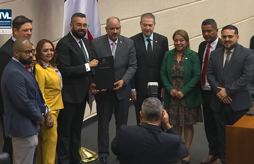 ML | Diputados y Antonio Tercero en la Asamblea.