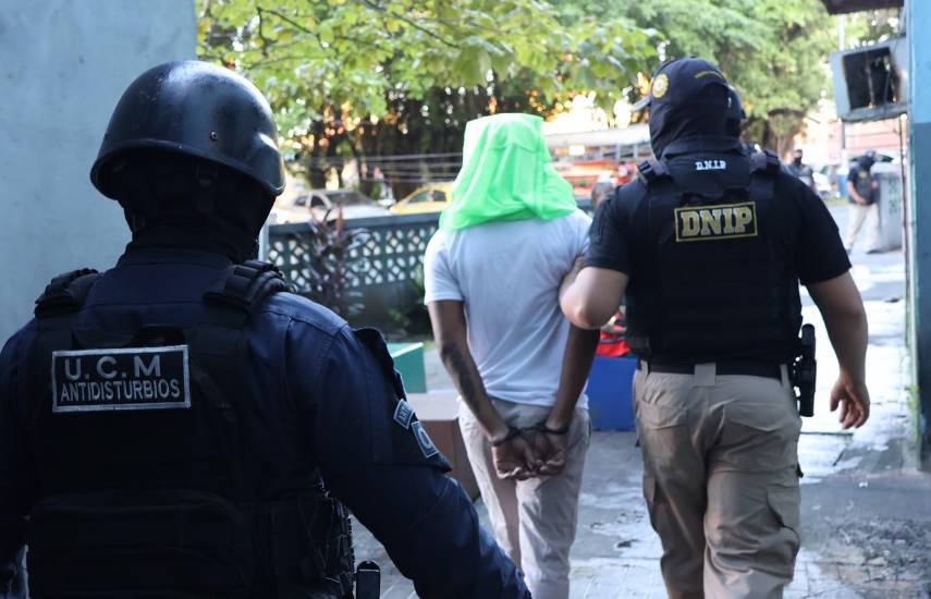 Capturan a 13 presuntos pandilleros durante operativo en Colón