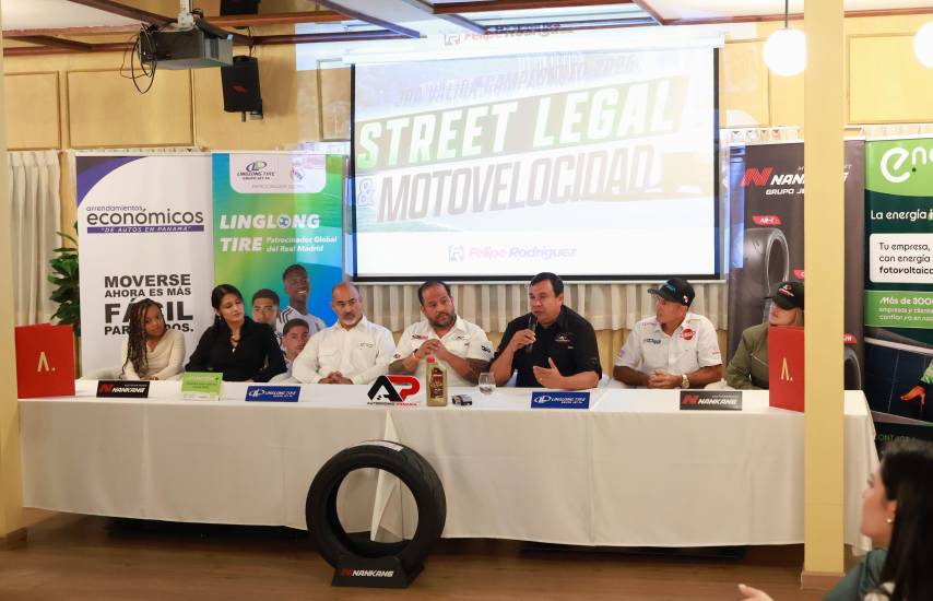 La 3ra Válida de Motovelocidad &amp; Street Legal en el Autódromo de Panamá, en la recta final