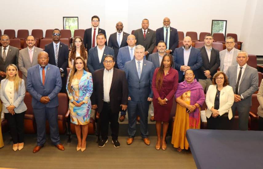 Parlatino debate retos regionales: desde la exposición digital en jóvenes hasta seguridad alimentaria