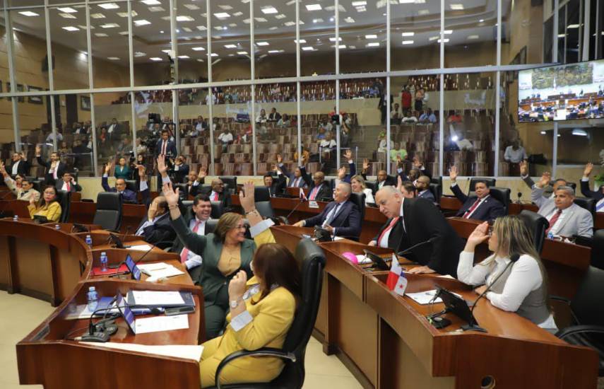 Cierre de legislatura deja proyectos clave en espera