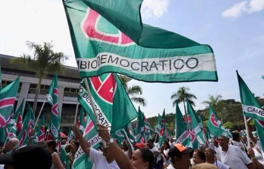 ML | Simpatizantes del partido Cambio Democrático (CD) con banderas en mano.