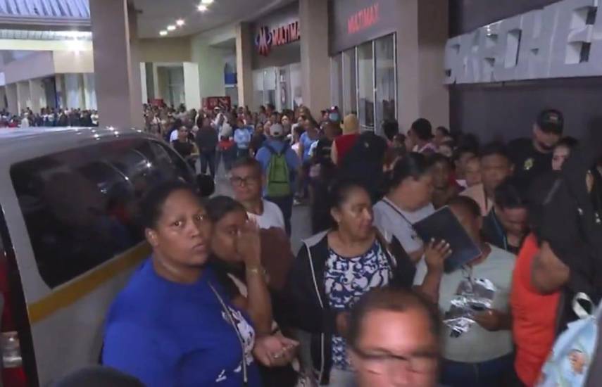 Reportan largas filas y “juega vivo” durante entrega de tarjetas del Pase-U en Los Andes