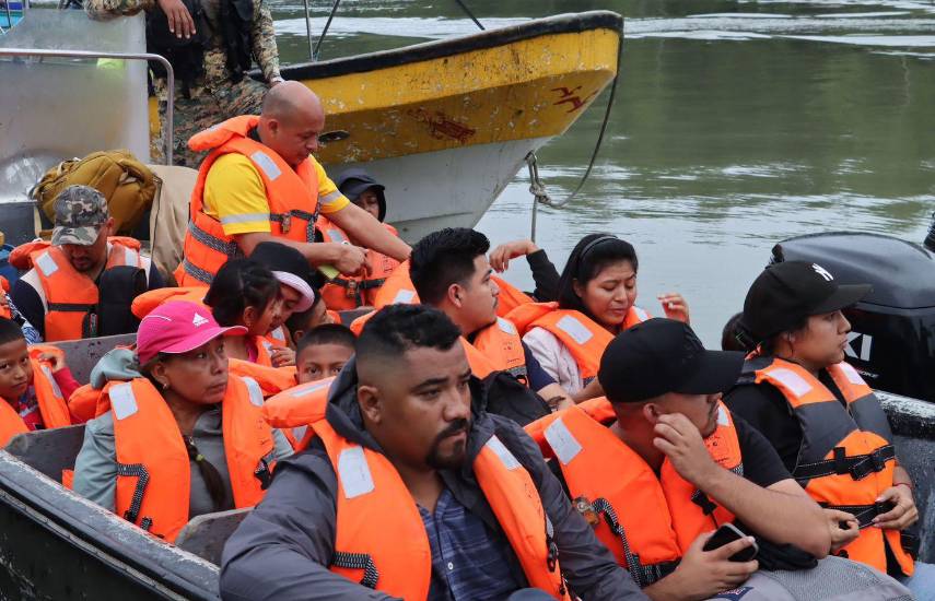 SENAN y SENAFRONT trasladan docentes a áreas de difícil acceso para inicios escolar
