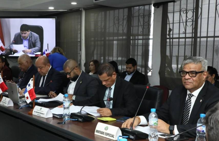 Comisión de Presupuesto, en el centro de la disputa