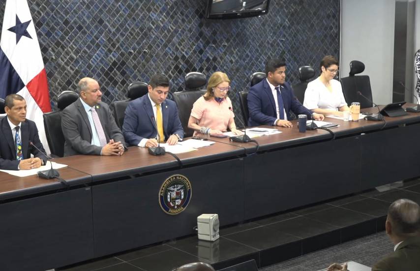 Leyes y morosidad: Escuelas particulares contra la pared