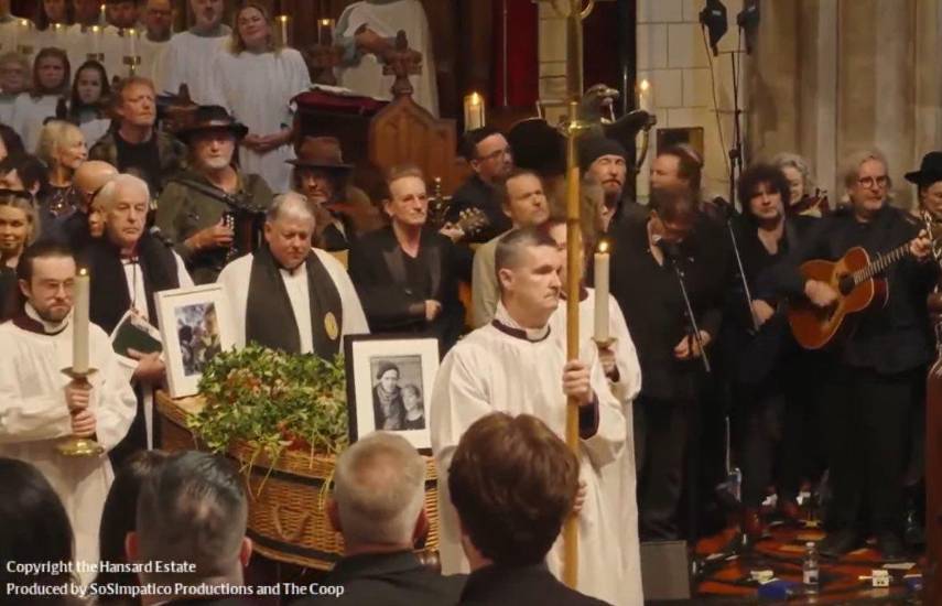 Miles de personas se despiden en Dublín del cantautor Glen Hansard