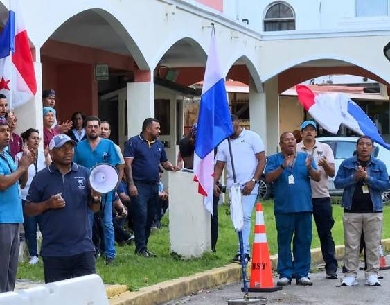 Cortesía | Personal administrativo en las manifestaciones.