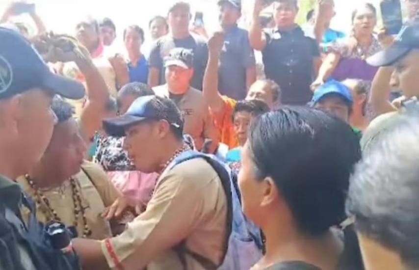 Denuncian agresión y coacción contra el rey Naso