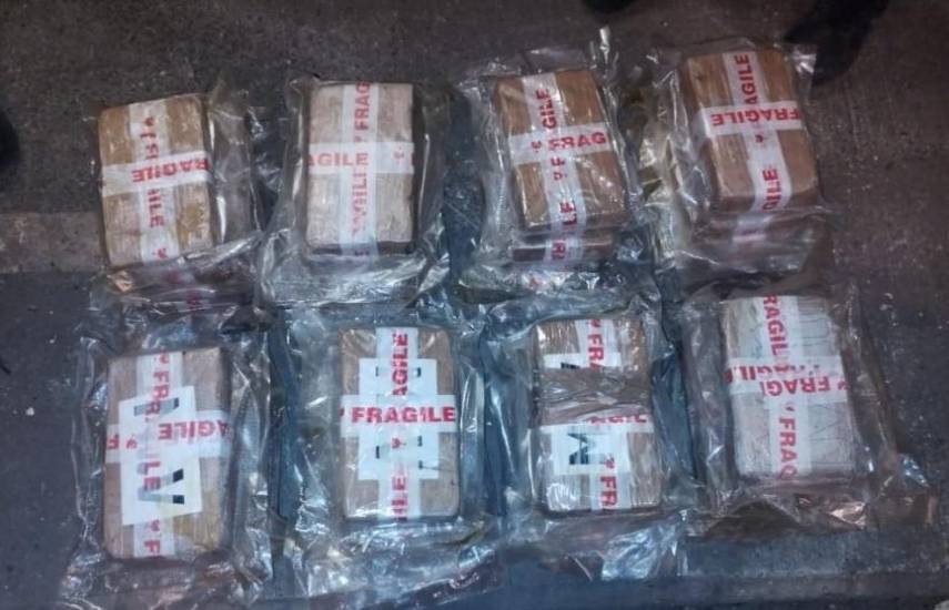 Incautan 40 paquetes de droga en contenedor que provenía de Ecuador