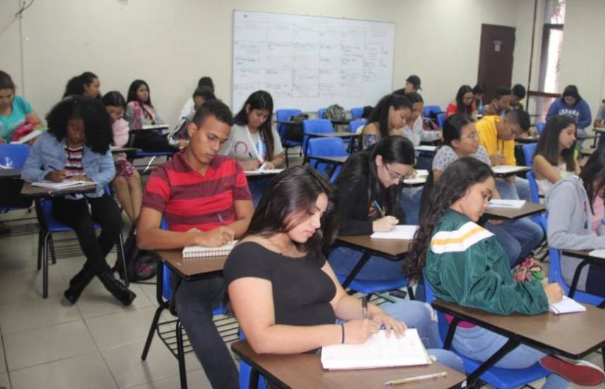 Curso de verano de la Universidad de Panamá con matrícula de 30 mil estudiantes