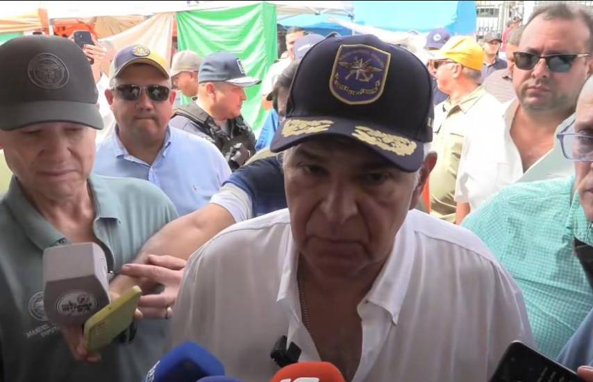 Mulino anuncia primer desembolso a alcaldes y representantes para atender a los afectados por el sismo
