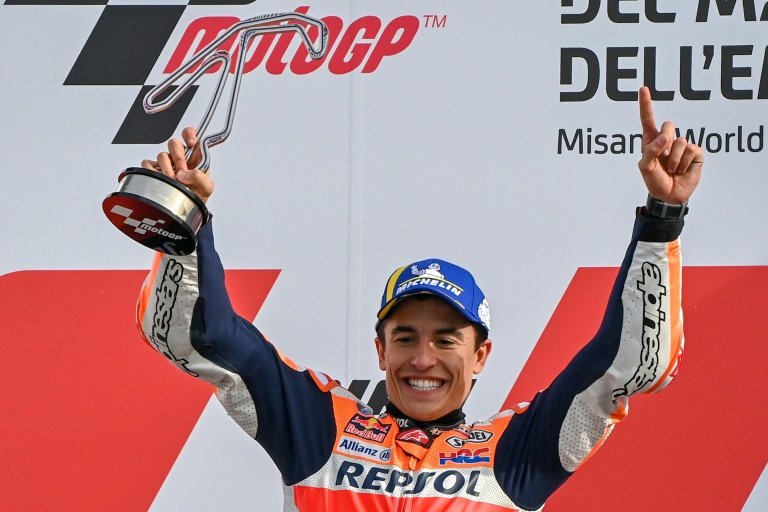 Marc Márquez celebra su victoria en el último Gran Premio de Emilia-Romaña de MotoGP, el 24 de octubre de 2021 en el circuito de Misano (Italia)