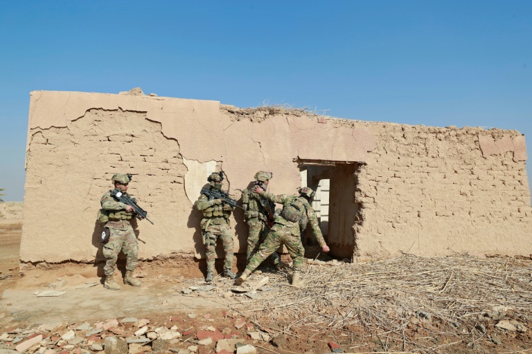 Operación de las fuerzas iraquíes que persiguen a yihadistas del EI en Hawi Al Adhaim, en la provincia de Diala (este). Foto tomada el 24 de enero de 2022 durante una gira organizada por el ejército iraquí