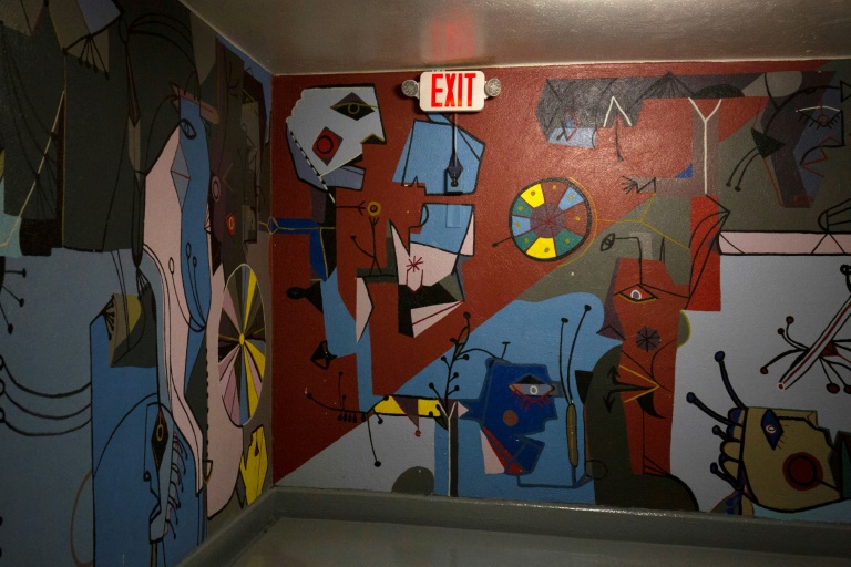 El mural del artista uruguayo Carlos Páez Vilaró, abierto al público en un túnel de la sede de la OEA, en Washington, en julio de 2019