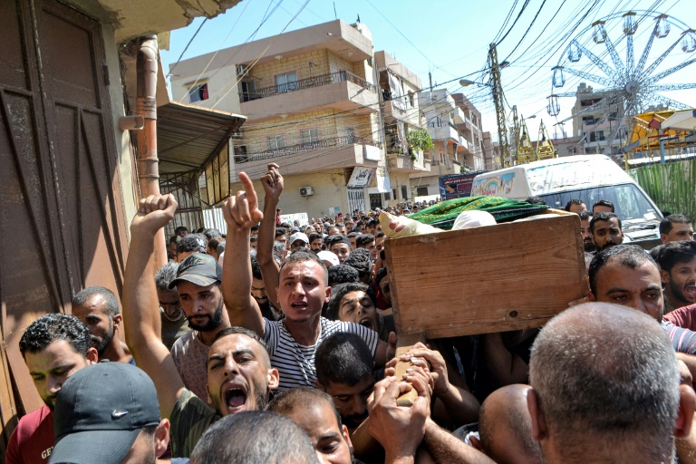 El funeral de una víctima del naufragio, el 24 de septiembre de 2022 en el campamento de refugiados de Nahr al Bared, a las afueras de la ciudad libanesa de Trípoli