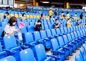 aficionados en estadio