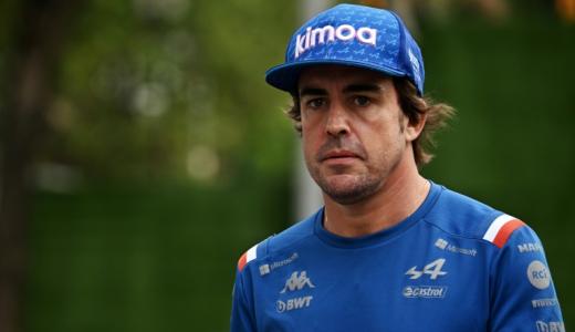 El piloto español de F1 Fernando Alonso, durante las sesiones de entrenamientos para el Gran Premio de Singapur el 30 de septiembre de 2022