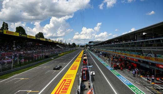 El bólido Ferrari del monegasco Charles Leclerc rueda durante la primera sesión de ensayos libres para el Gran Premio de Italia de F1, el 9 de septiembre de 2022 en el circuito de Monza