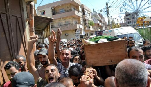 El funeral de una víctima del naufragio, el 24 de septiembre de 2022 en el campamento de refugiados de Nahr al Bared, a las afueras de la ciudad libanesa de Trípoli