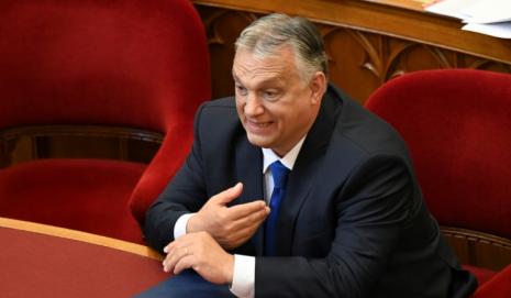 El primer ministro húngaro, Viktor Orban, presenta a los miembros de su nuevo gobierno el 24 de mayo de 2022 en el parlamento, en Budapest 