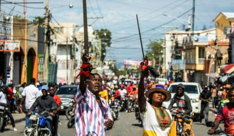 Haitianos manifiestan contra la inseguridad en Puerto Príncipe, el 29 de marzo de 2022